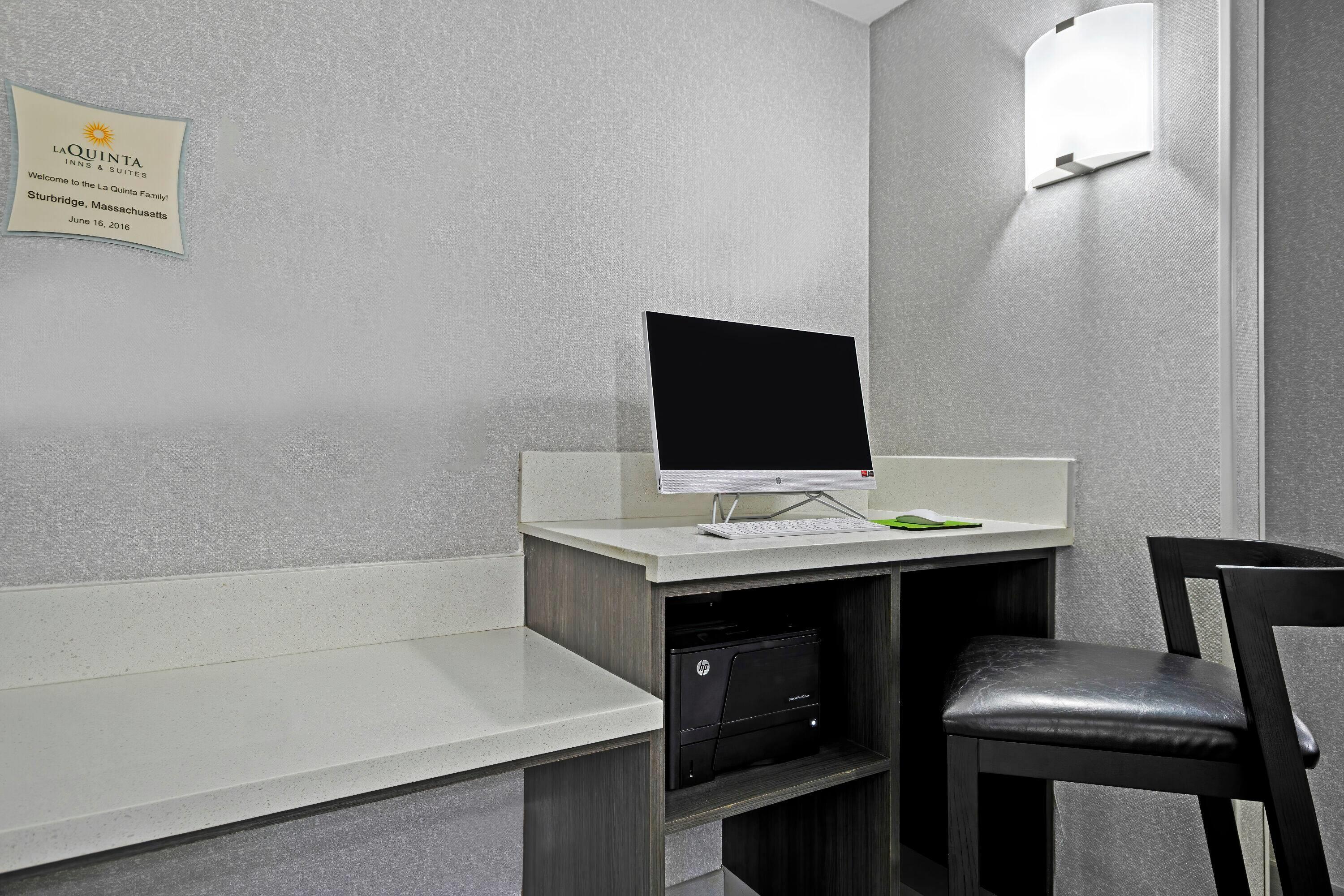 Business Center | La Quinta Inn & Suites by Wyndham Sturbridge