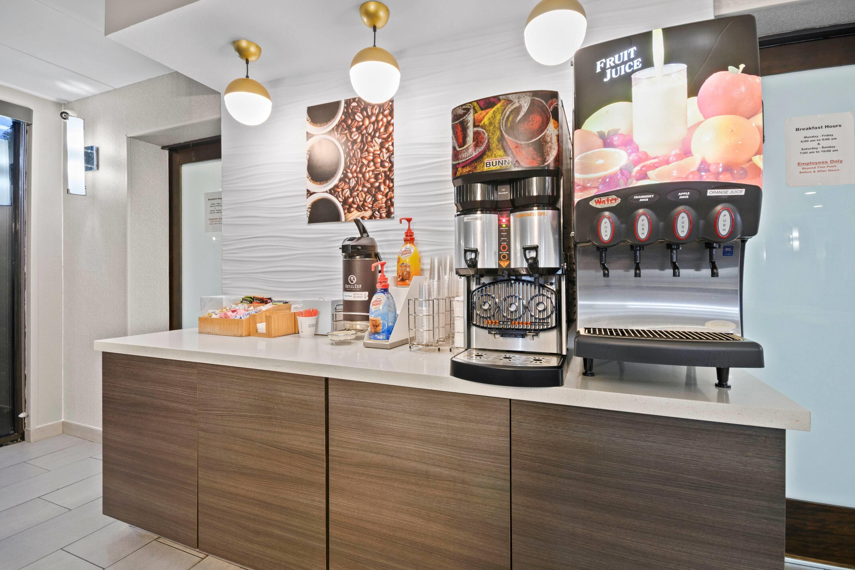 Breakfast Area | La Quinta Inn & Suites by Wyndham Sturbridge