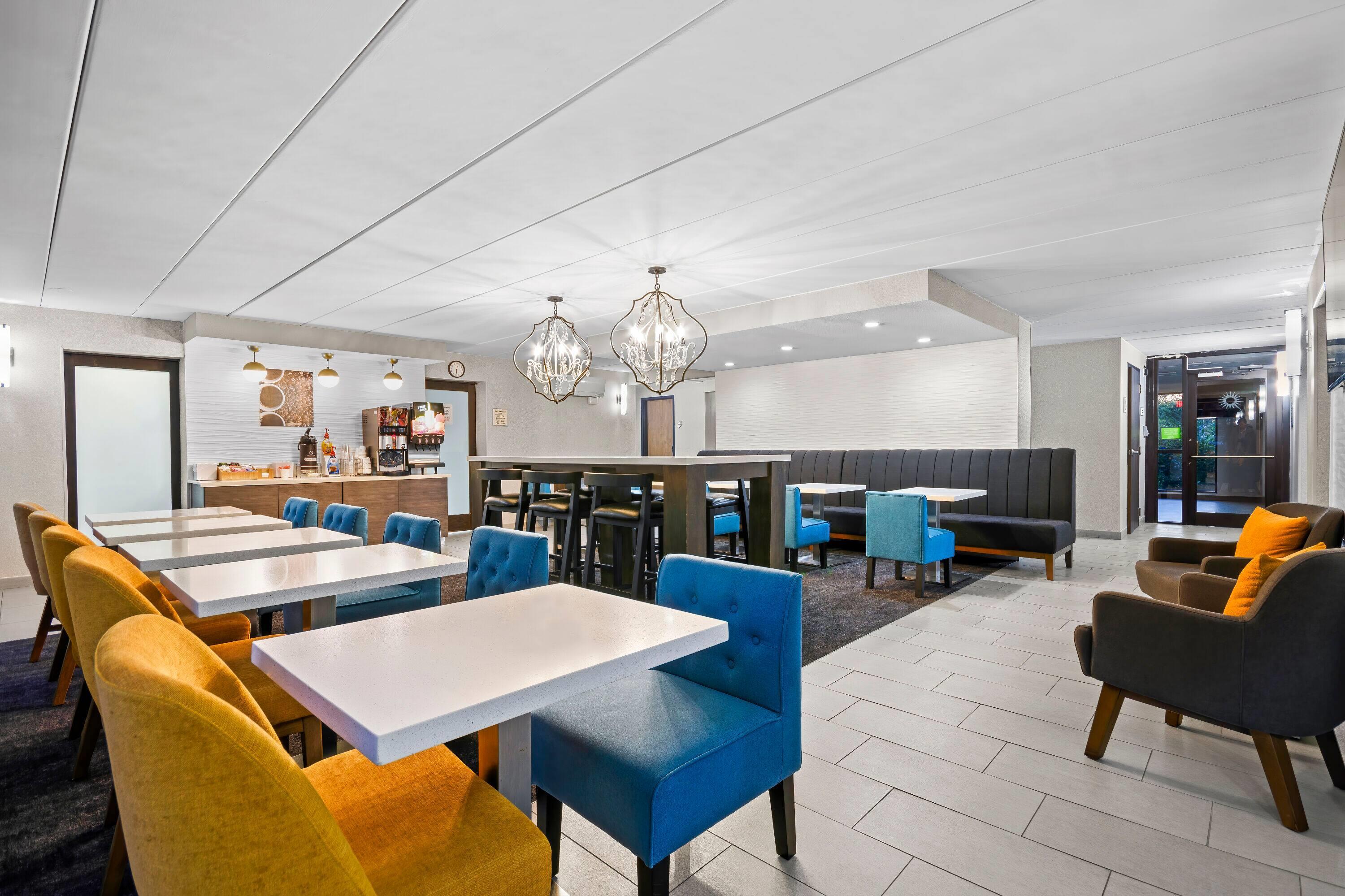 Breakfast Area | La Quinta Inn & Suites by Wyndham Sturbridge