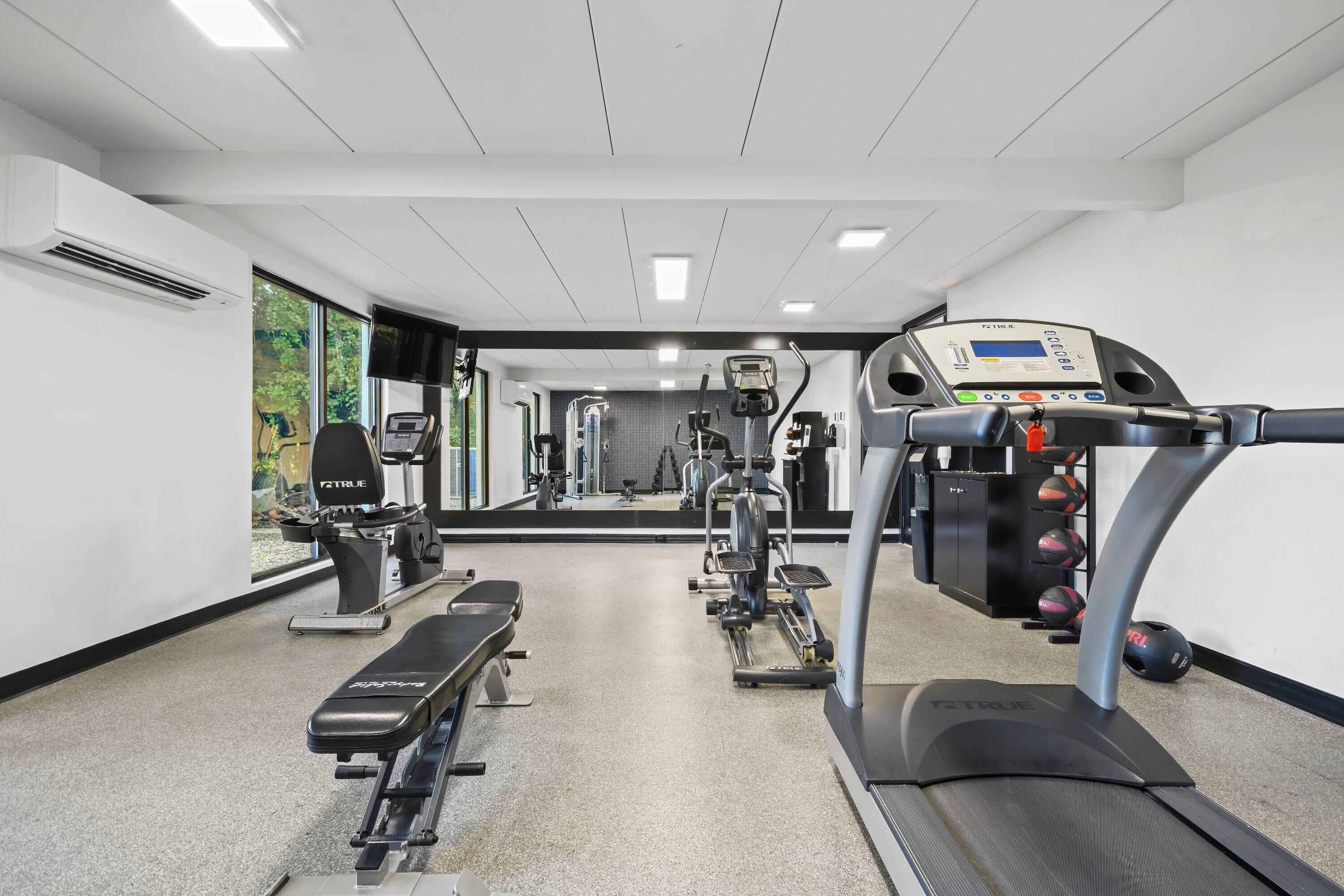 Health club fitness center gym | La Quinta Inn & Suites by Wyndham Sturbridge