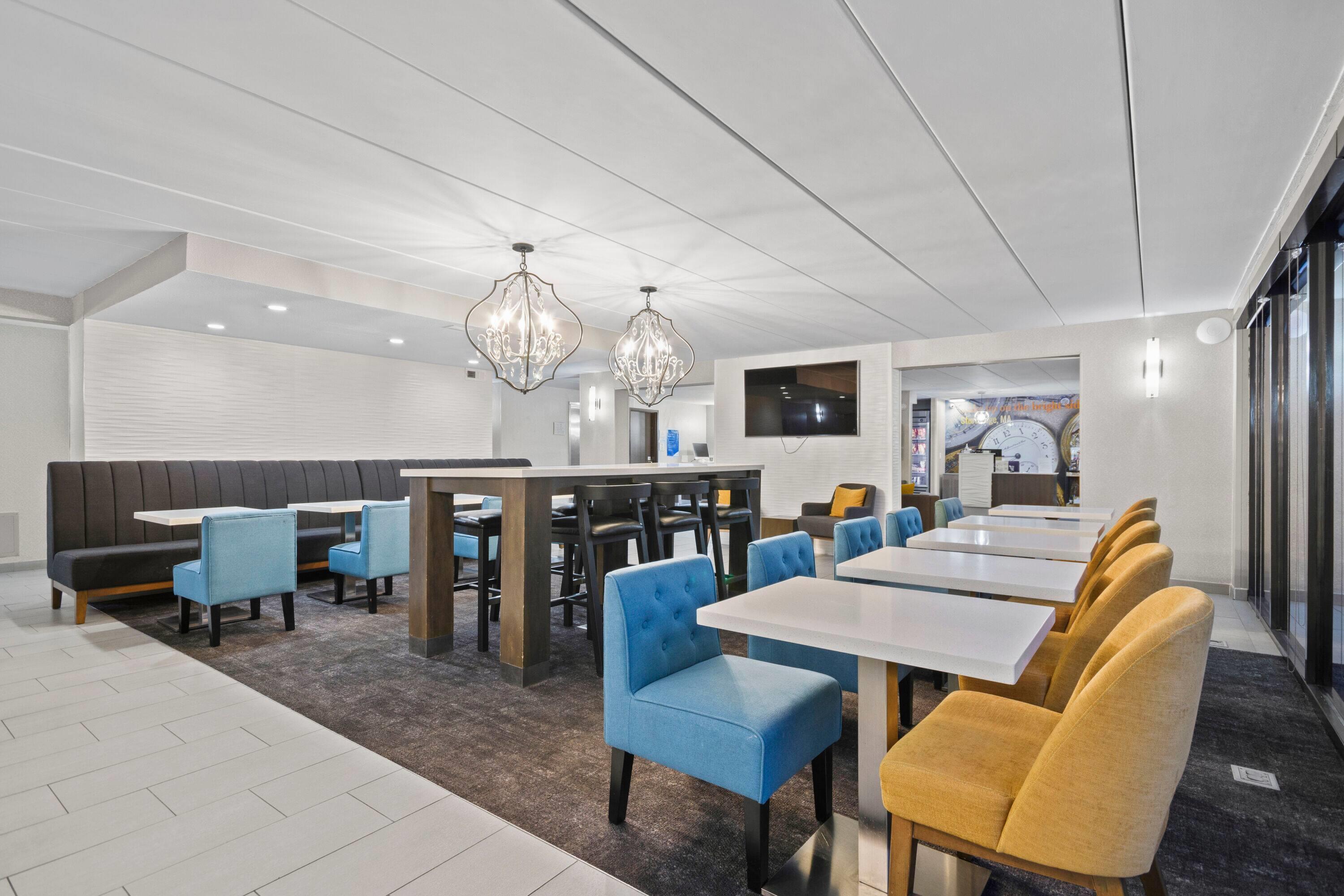 Breakfast Area | La Quinta Inn & Suites by Wyndham Sturbridge