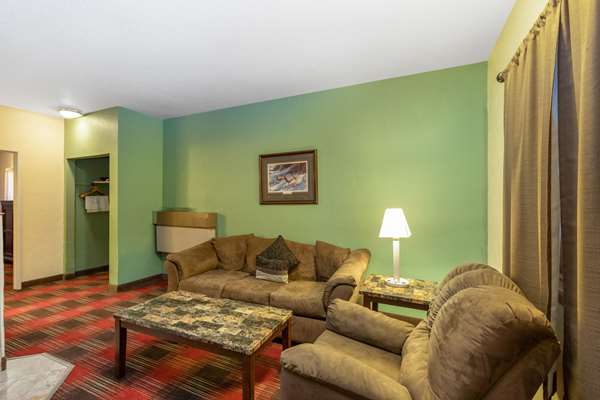 Suite - Baymont Inn & Suites Spearfish - I-90, Exit 14