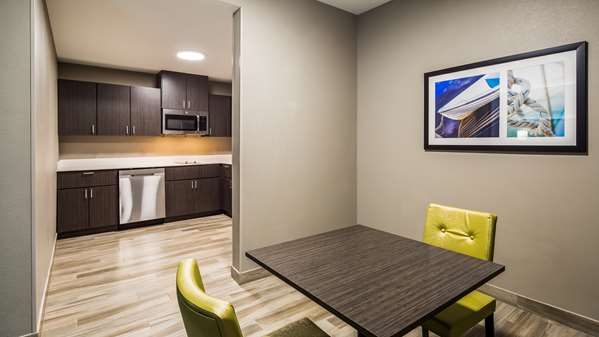 Suite - Best Western Plus Pasadena Inn