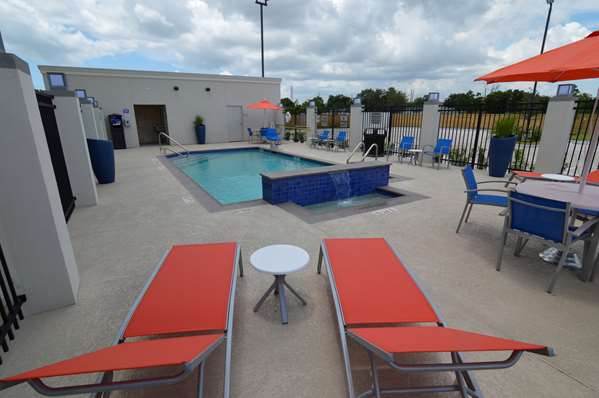 Pool - Best Western Plus Pasadena Inn