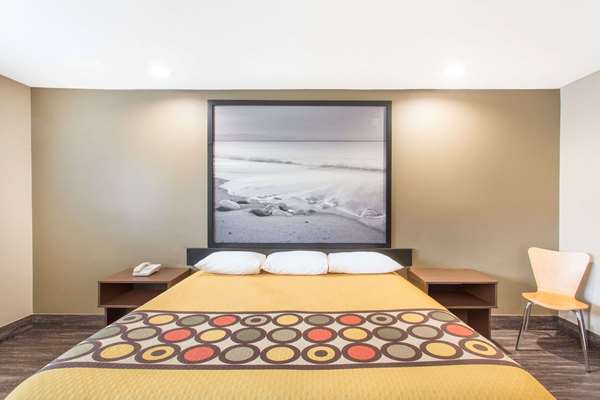  - Super 8 Hotel National City - I-805, Exits 8 & 9