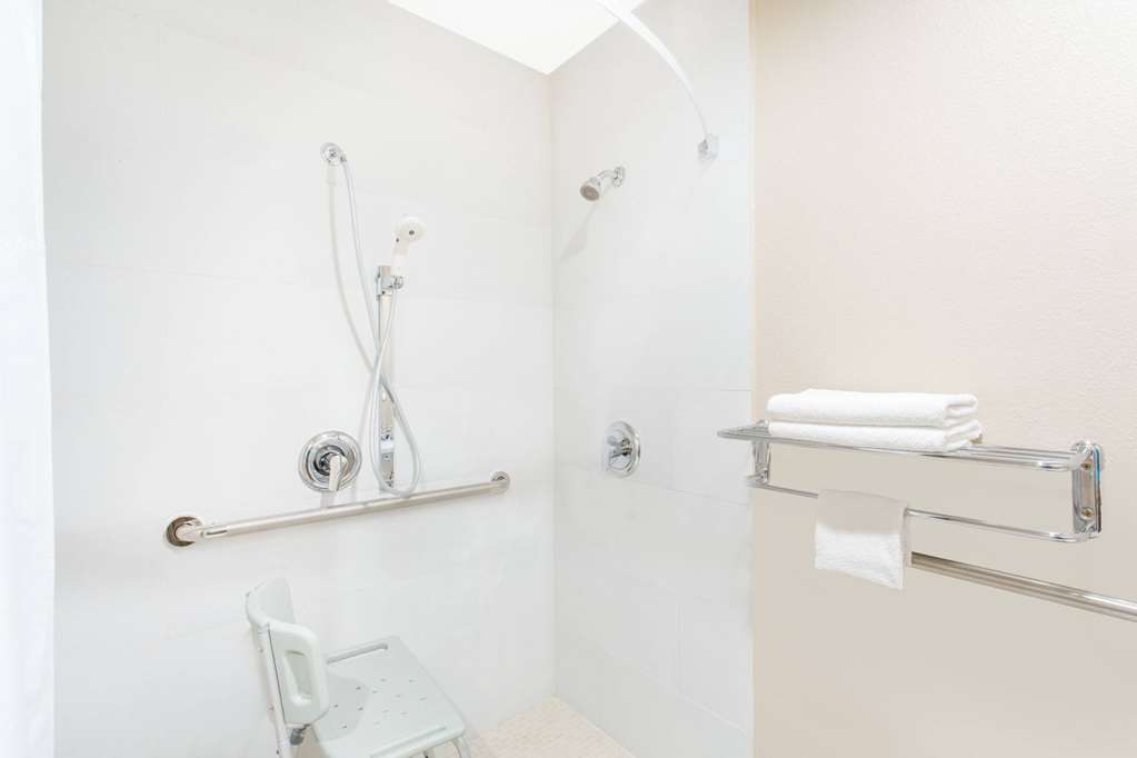 SUPER 8 BY WYNDHAM NATIONAL CITY CH-guestroom-Guest Room,Bathroom,Shower,Accessibility,On-Site.jpg