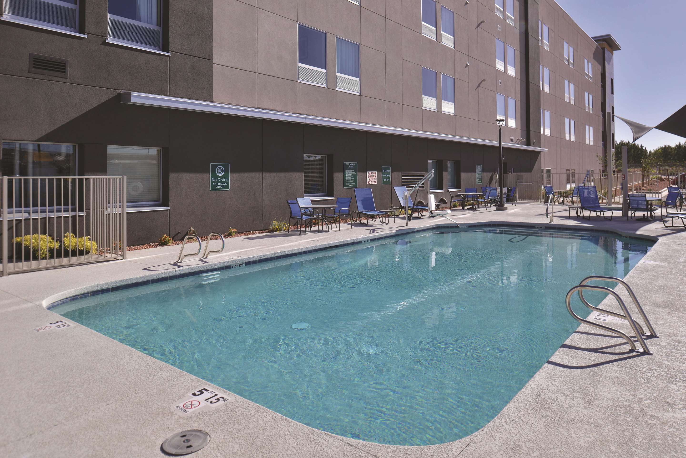 Pool | La Quinta Inn & Suites by Wyndham Page at Lake Powell