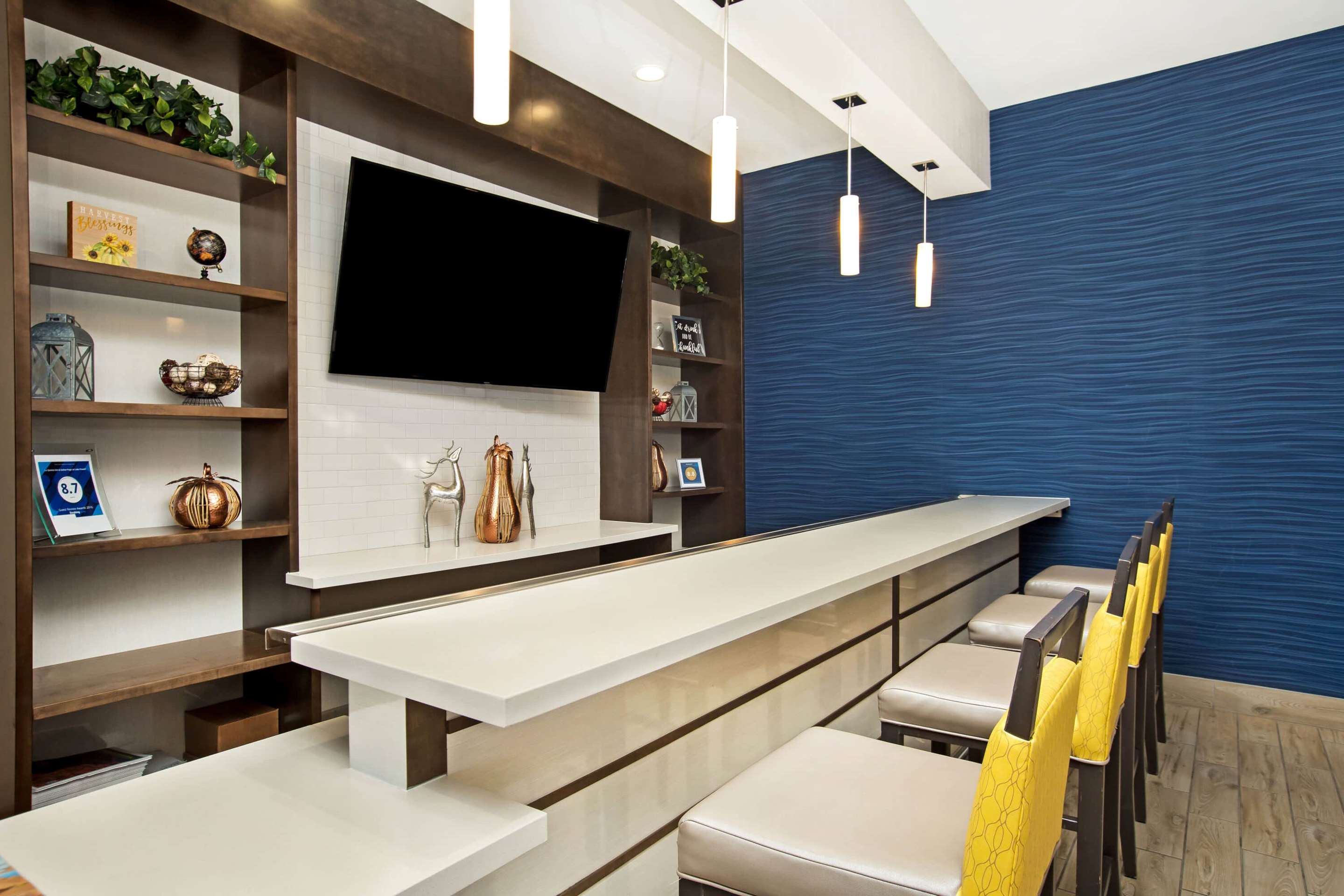 BarLounge | La Quinta Inn & Suites by Wyndham Page at Lake Powell