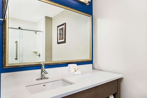  - La Quinta Inn & Suites Page