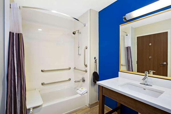  - La Quinta Inn & Suites Page