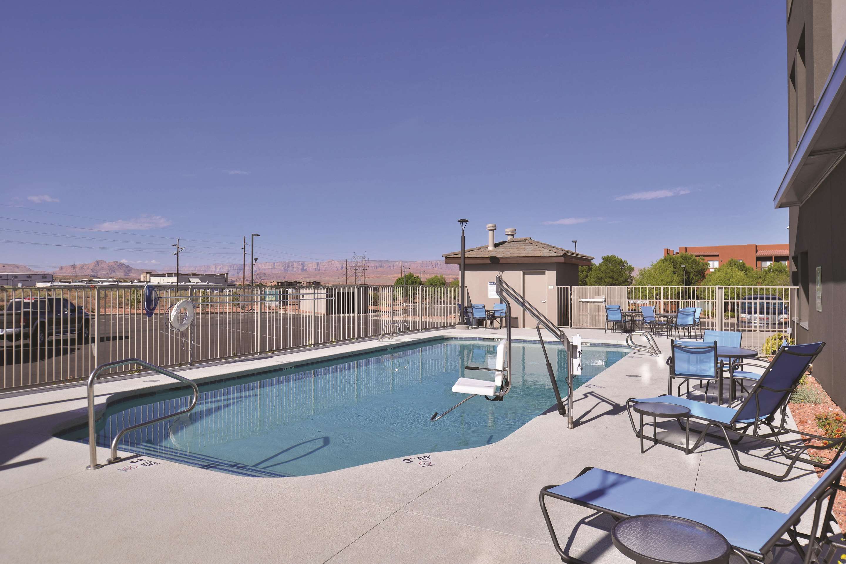 Pool | La Quinta Inn & Suites by Wyndham Page at Lake Powell