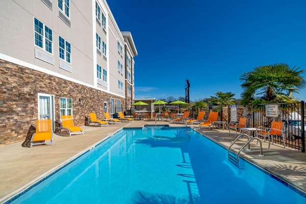 Pool - La Quinta Inn & Suites Forsyth - I-75, Exit 187