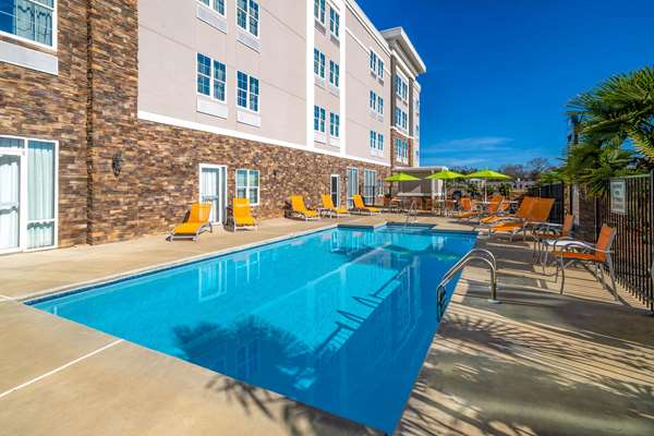 Pool - La Quinta Inn & Suites Forsyth - I-75, Exit 187