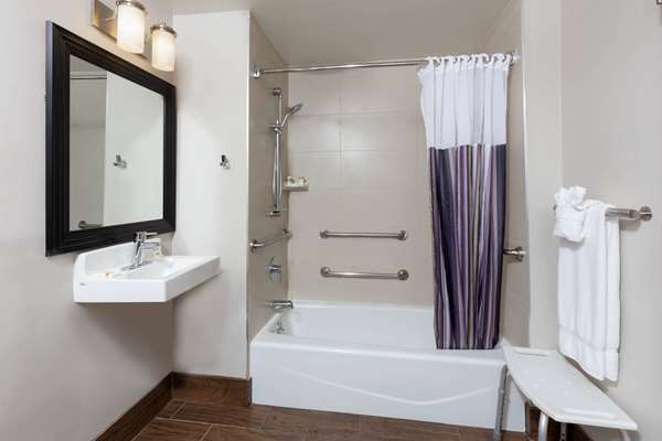  - La Quinta Inn & Suites New York City