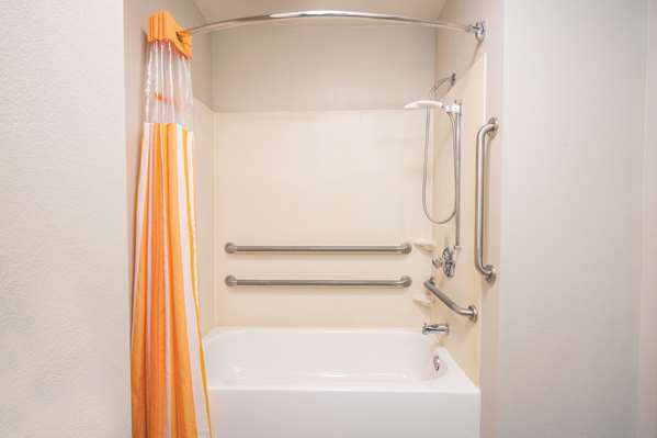  - La Quinta Inn & Suites Loudon - I-75, Exit 72