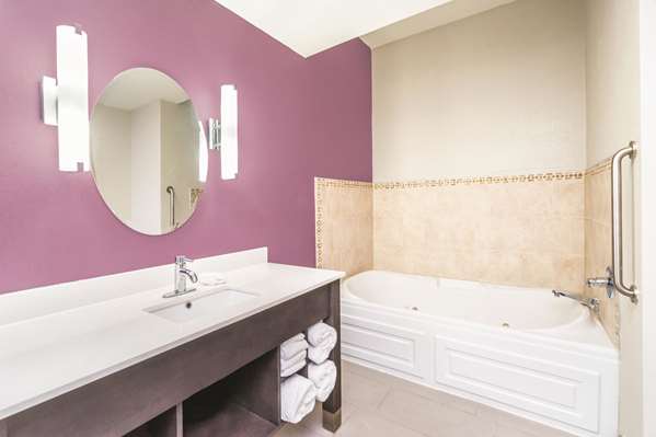 Suite - La Quinta Inn & Suites Loudon - I-75, Exit 72