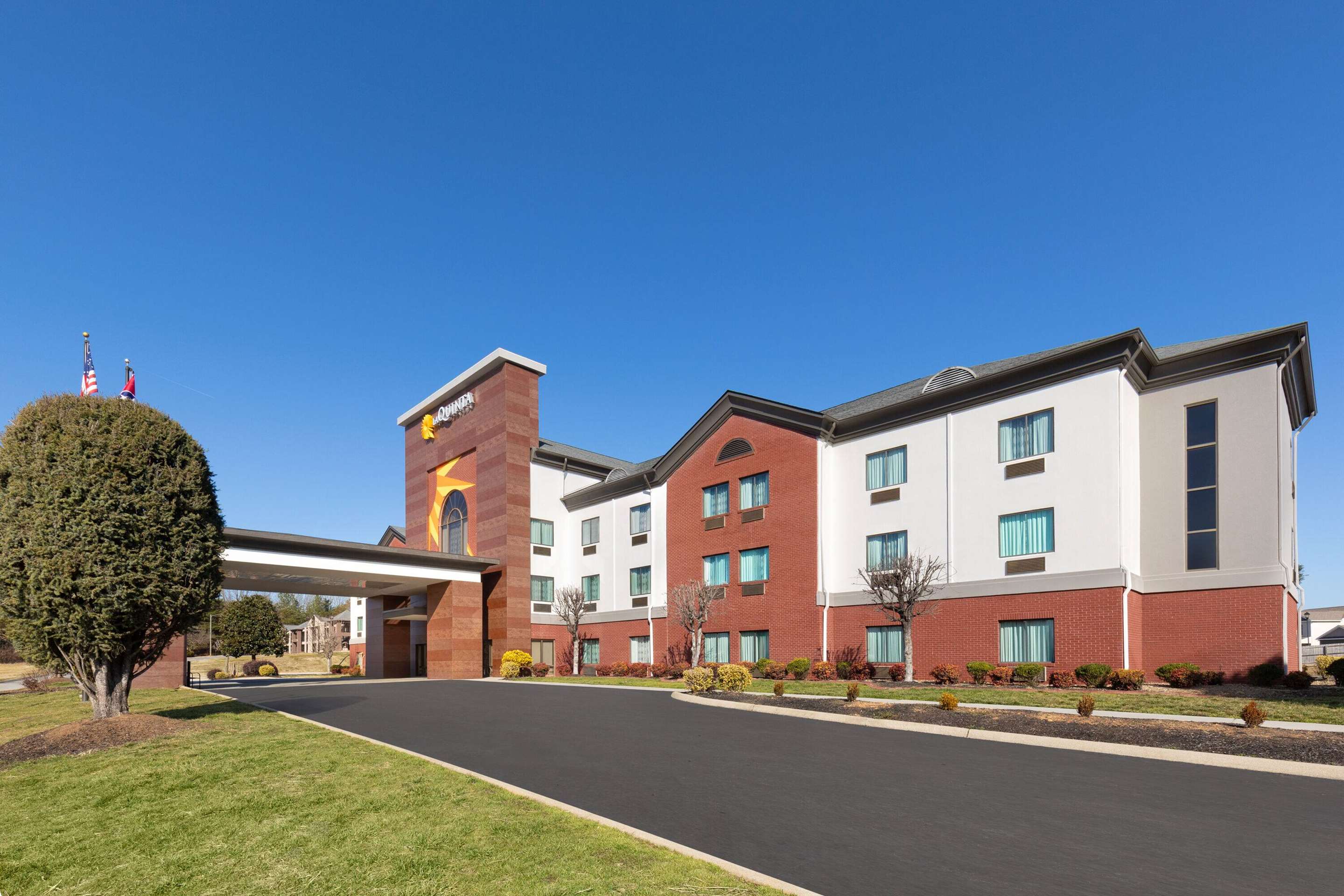 Exterior | La Quinta Inn & Suites by Wyndham Loudon