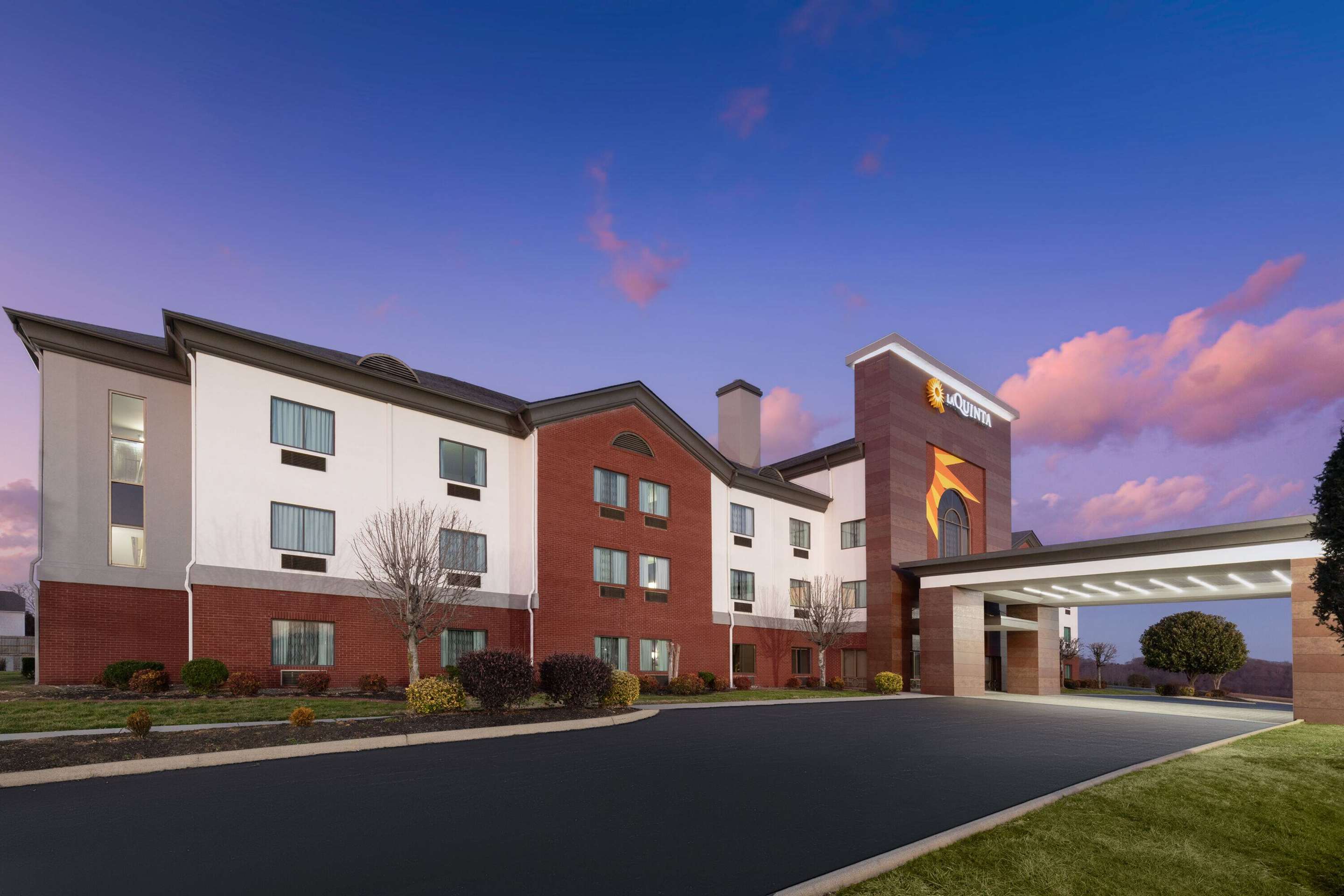 Exterior | La Quinta Inn & Suites by Wyndham Loudon