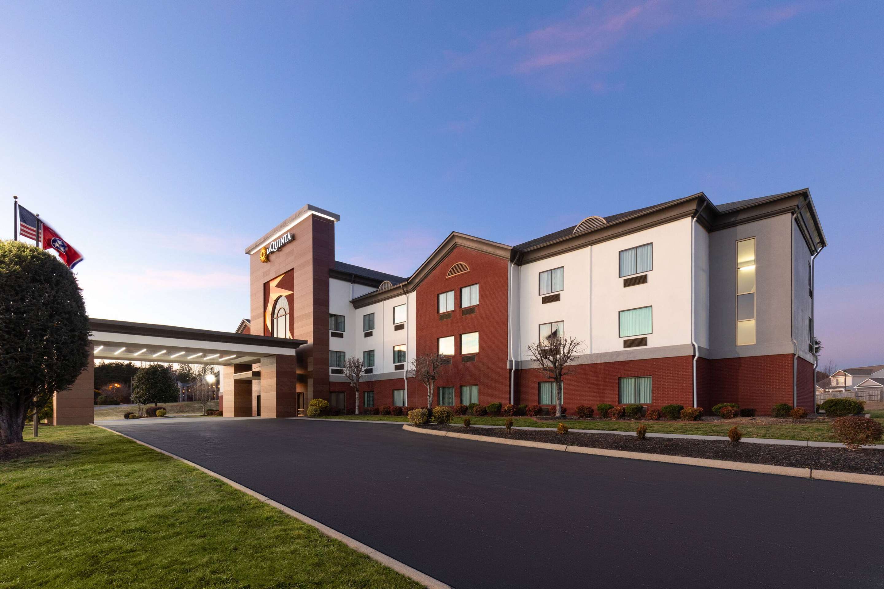 Exterior | La Quinta Inn & Suites by Wyndham Loudon