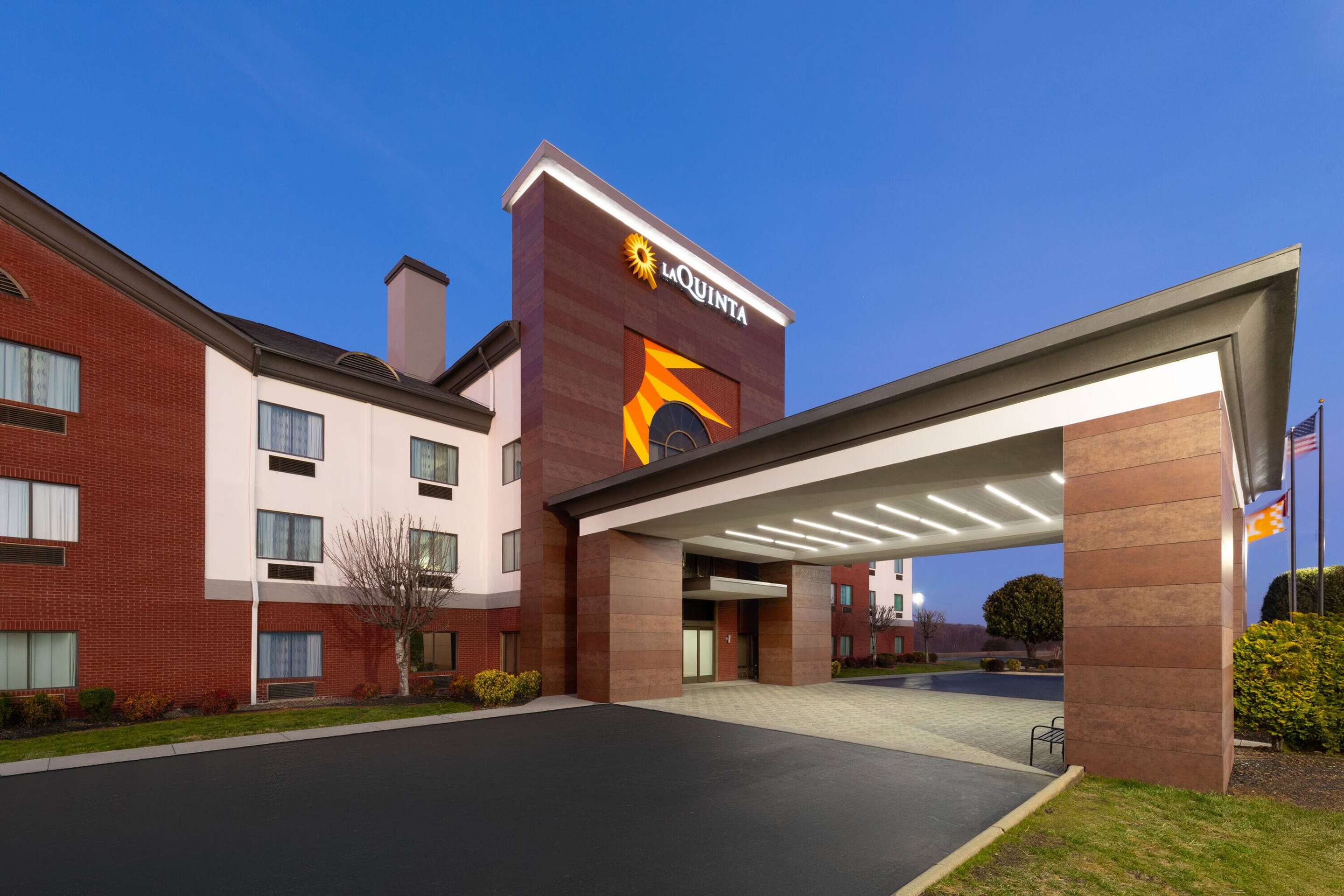 Exterior | La Quinta Inn & Suites by Wyndham Loudon