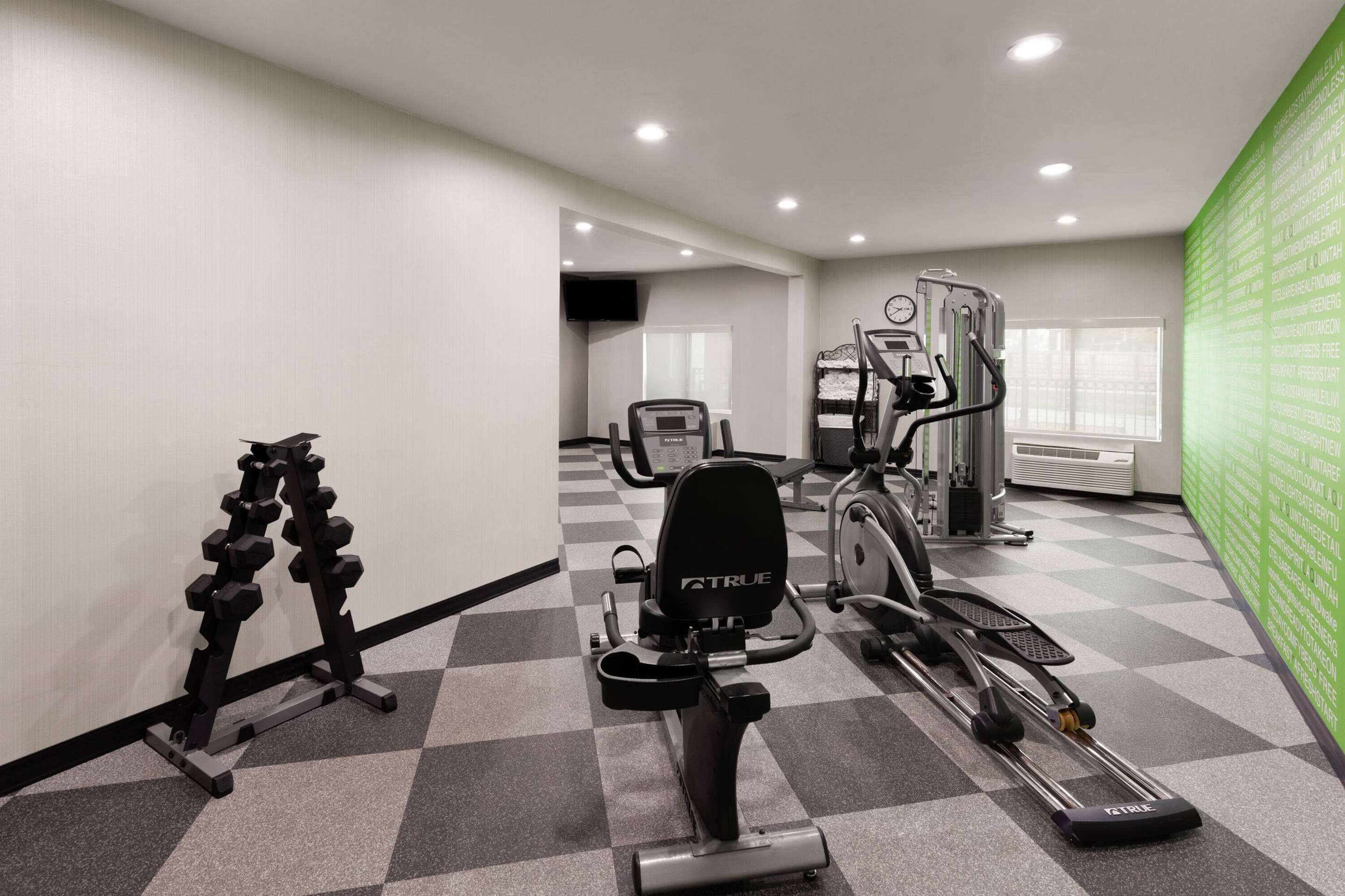 Health club fitness center gym | La Quinta Inn & Suites by Wyndham Loudon