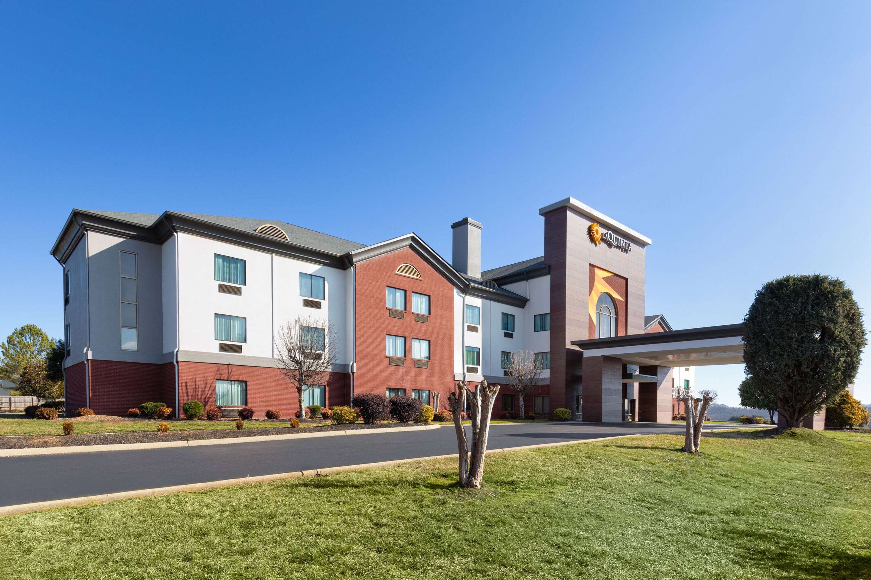 Exterior | La Quinta Inn & Suites by Wyndham Loudon