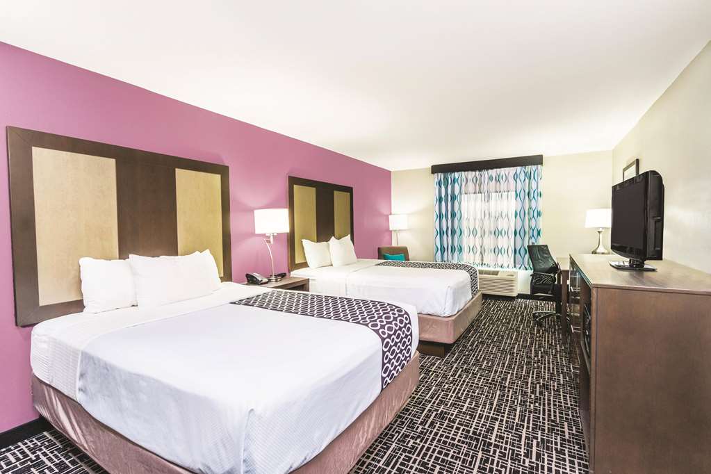 LA QUINTA INN STE LOUDON-guestroom-Guest Room,On-Site.jpg