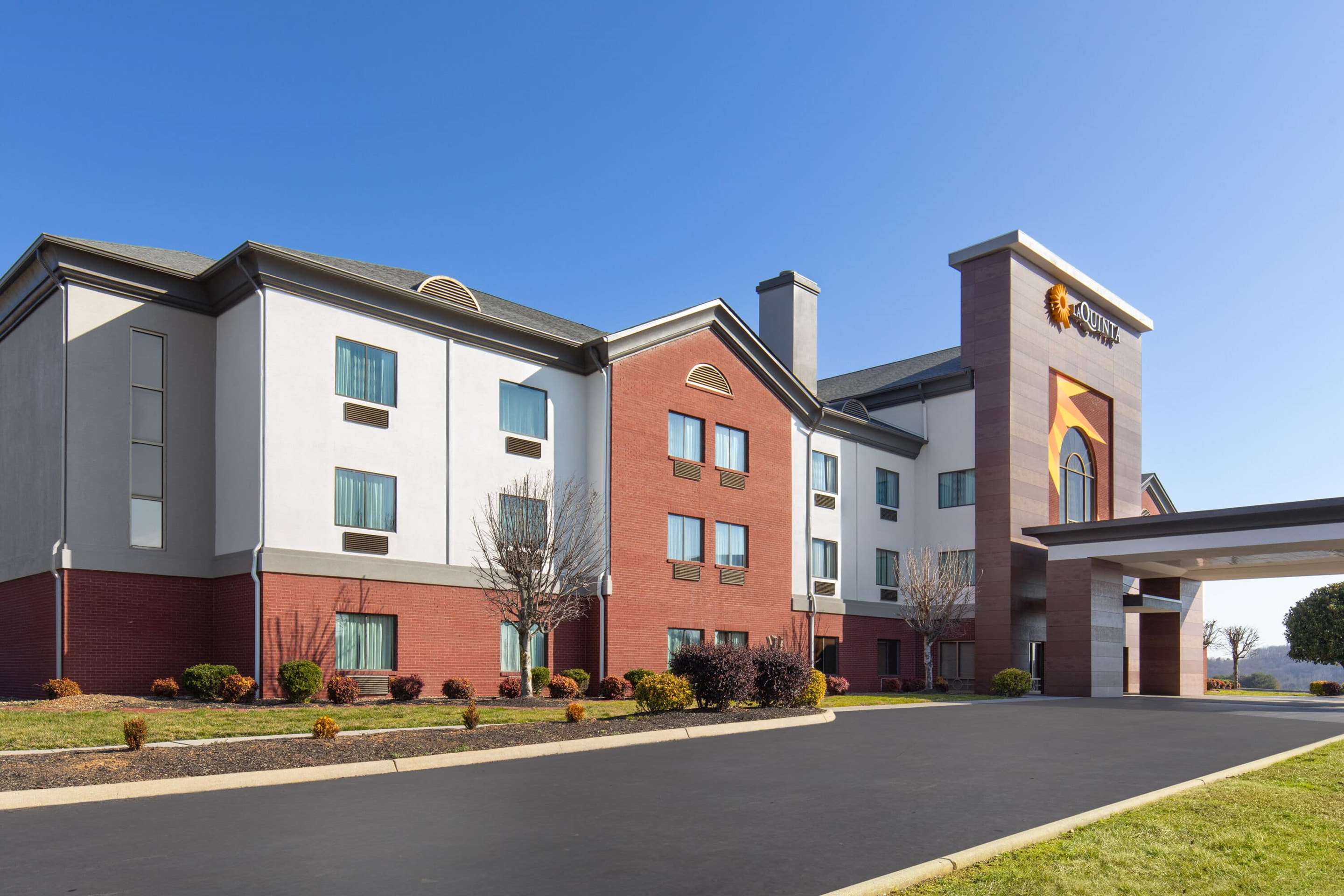 Exterior | La Quinta Inn & Suites by Wyndham Loudon