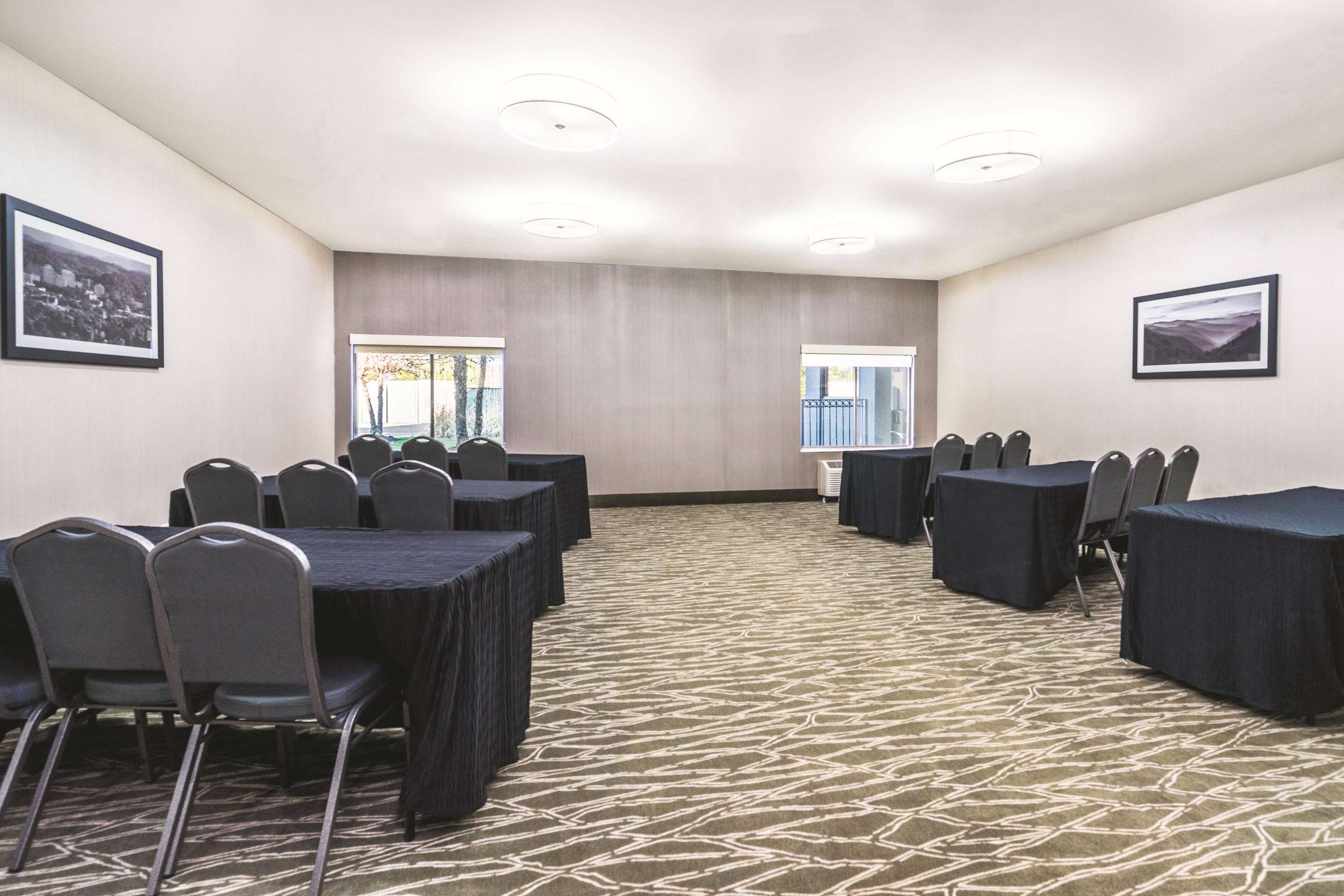 Meeting Room | La Quinta Inn & Suites by Wyndham Loudon