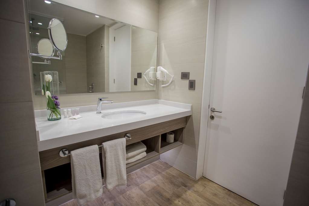 PANAMERICANA HOTEL QUINTERO-guestroom-Guest Room,Bathroom,On-Site.jpg
