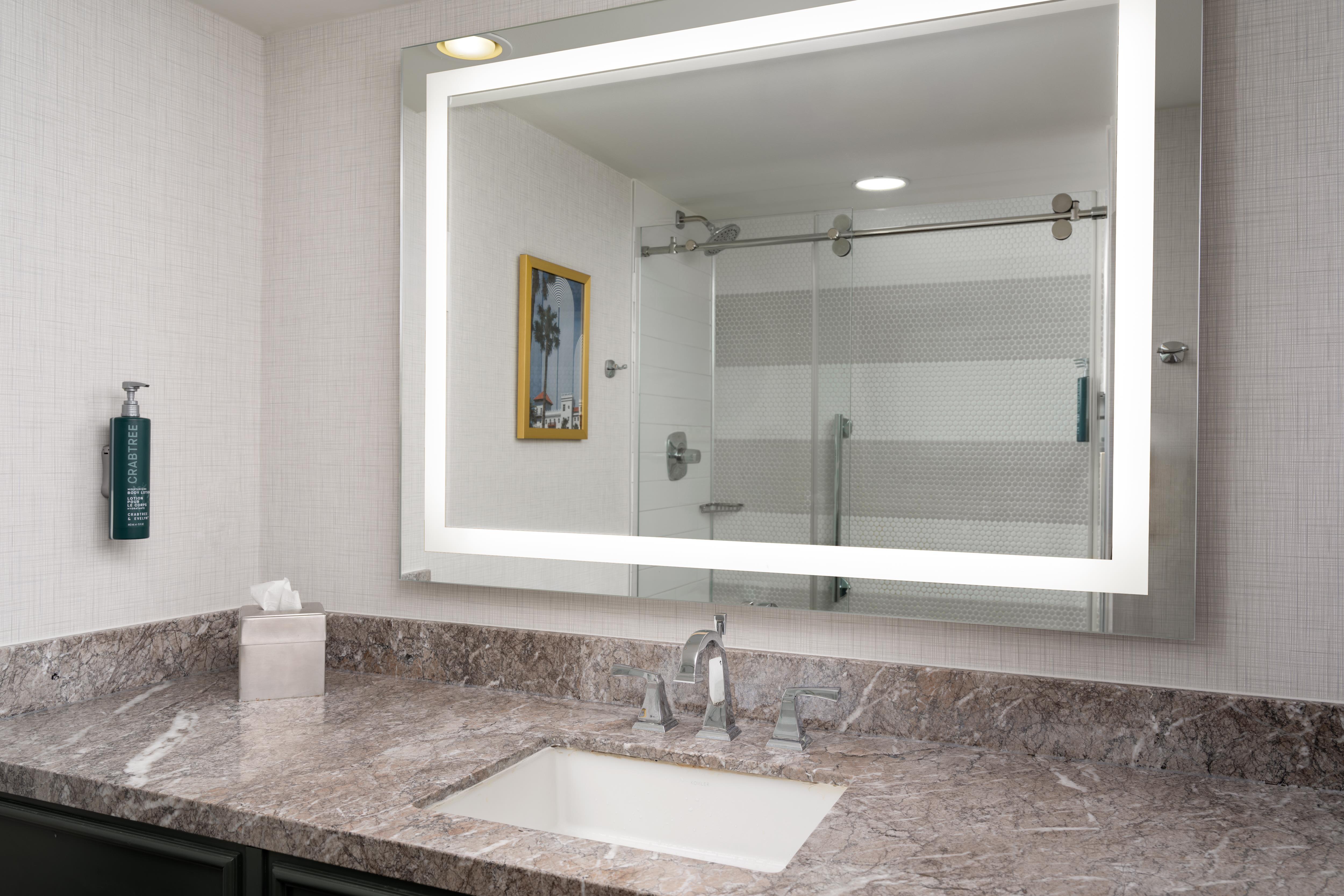DoubleTree by Hilton Gainesville Room Type - 2 QUEEN HEARING ACCESSIBLE