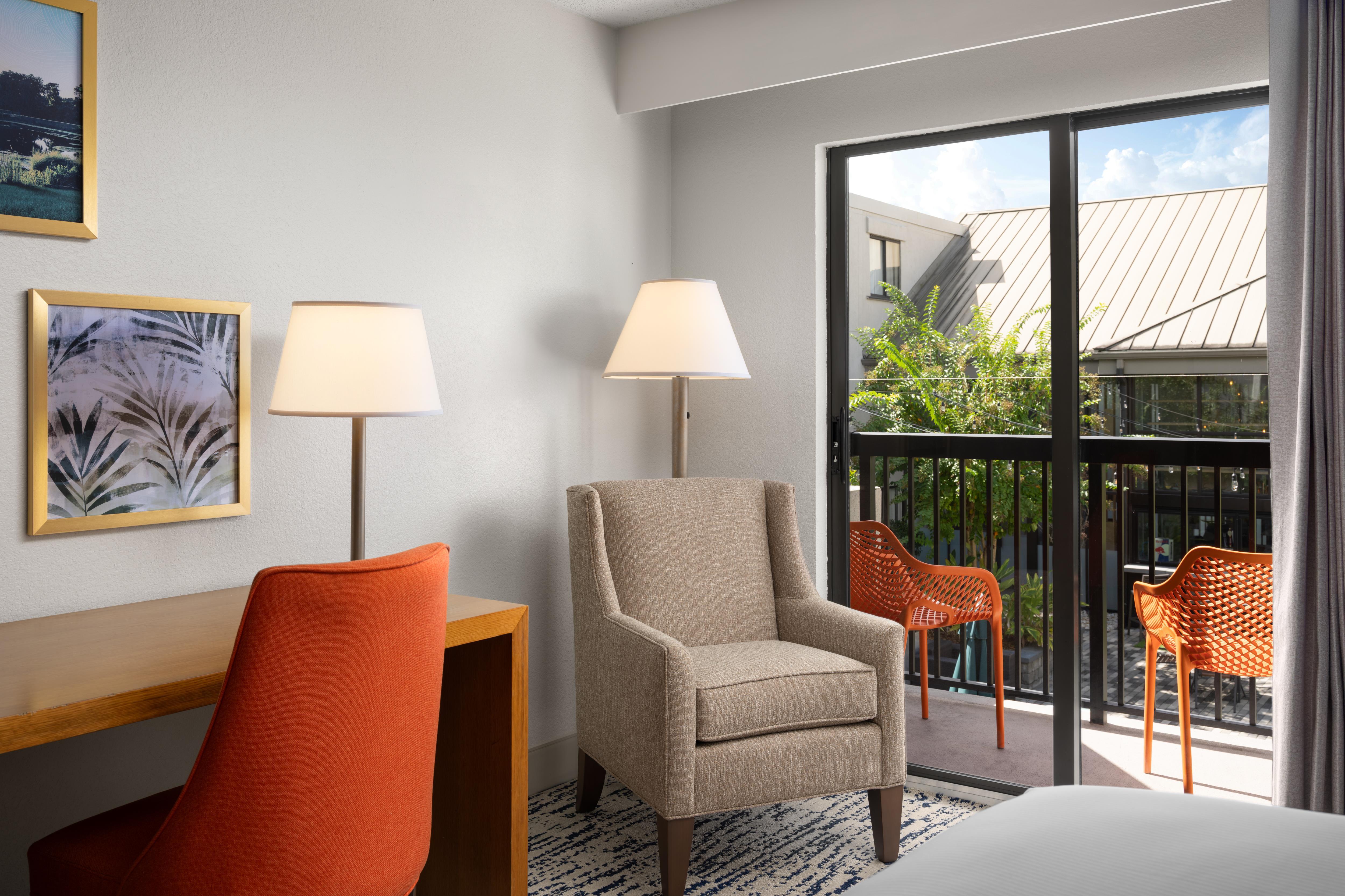 DoubleTree by Hilton Gainesville Room Type - 1 KING DELUXE W BALCONY