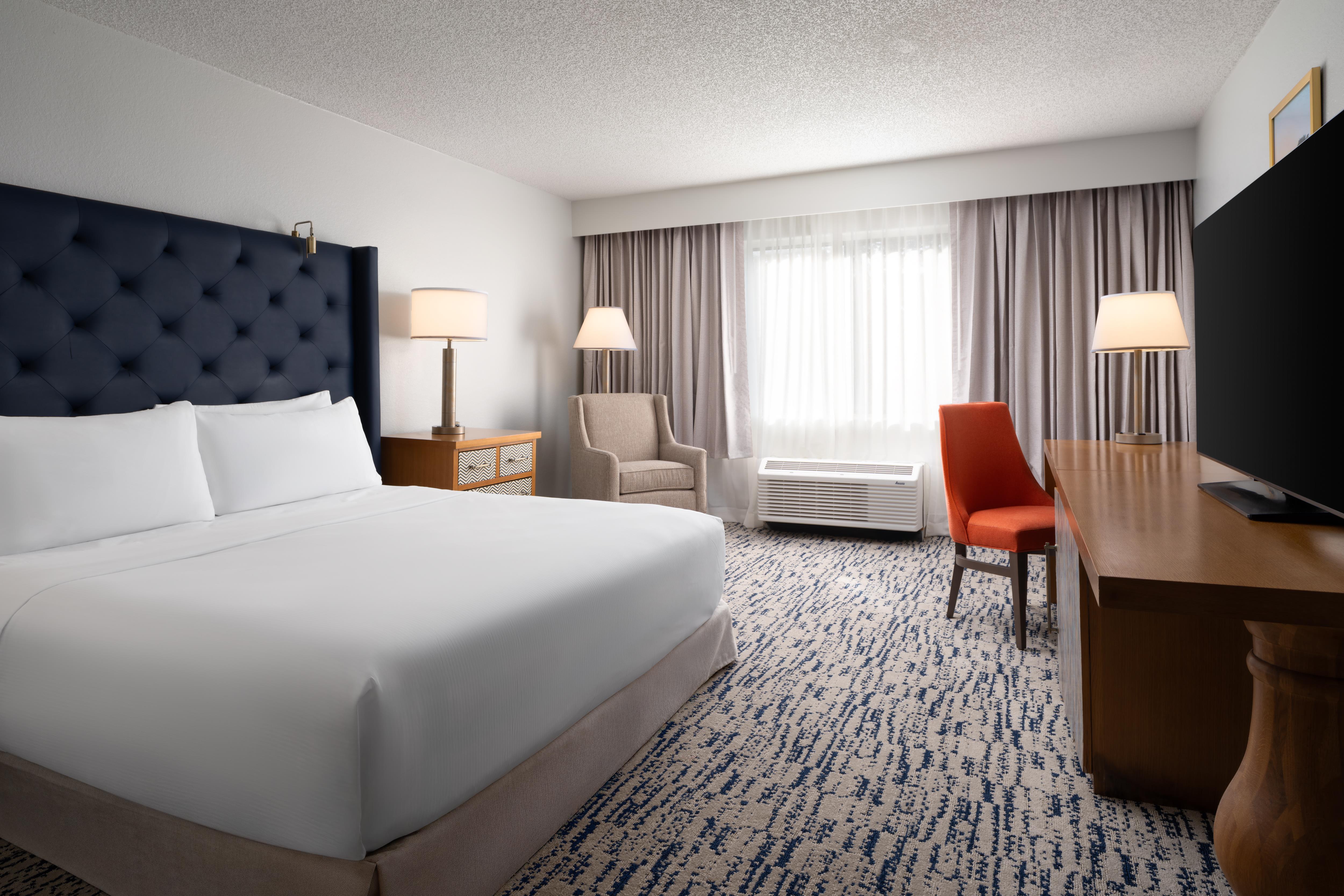 DoubleTree by Hilton Gainesville Room Type - 1 KING ROLL IN SHWR