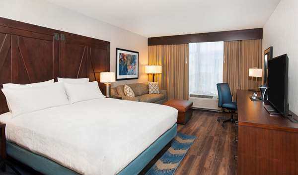  - Hilton Garden Inn Burbank - I-5, Exit 146