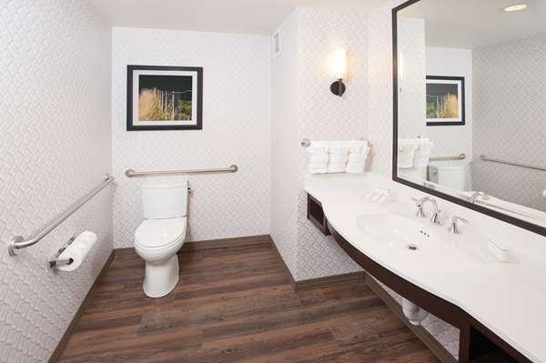  - Hilton Garden Inn Burbank - I-5, Exit 146