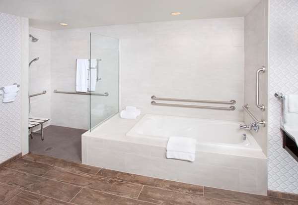  - Hilton Garden Inn Burbank - I-5, Exit 146