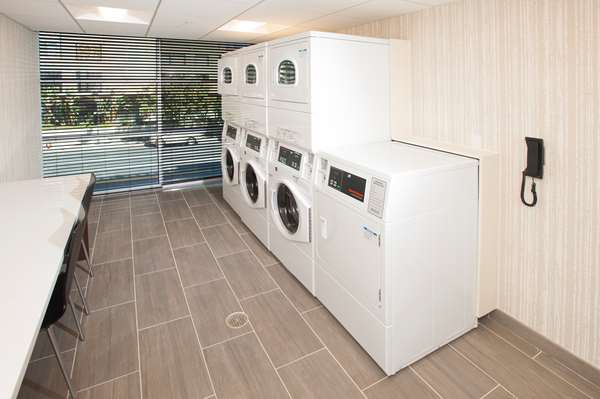  - Hilton Garden Inn Burbank - I-5, Exit 146