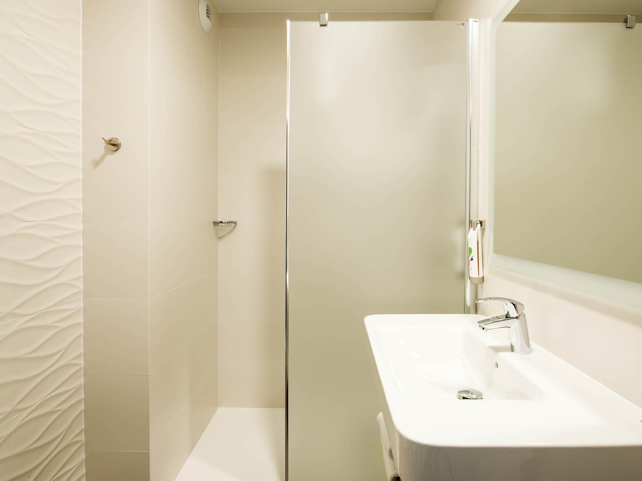 ibis Styles Siedlce Room Type - Standard Room with 2 single beds