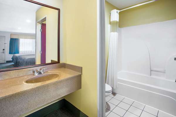  - Days Inn Abbeville