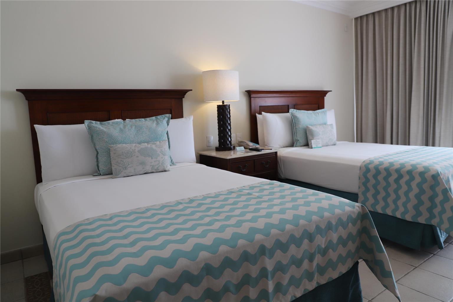 PIERRE MUNDO IMPERIAL-guestroom-Guest Room,On-Site.jpg