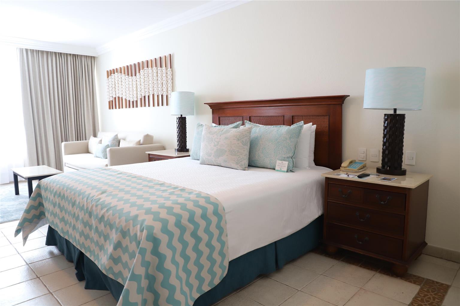 PIERRE MUNDO IMPERIAL-guestroom-Guest Room,Suite,On-Site.jpg