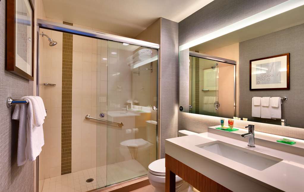 HYATT PLACE EMERYVILLE/SAN FRANCISC-guestroom-Guest Room,Bathroom,On-Site.jpg
