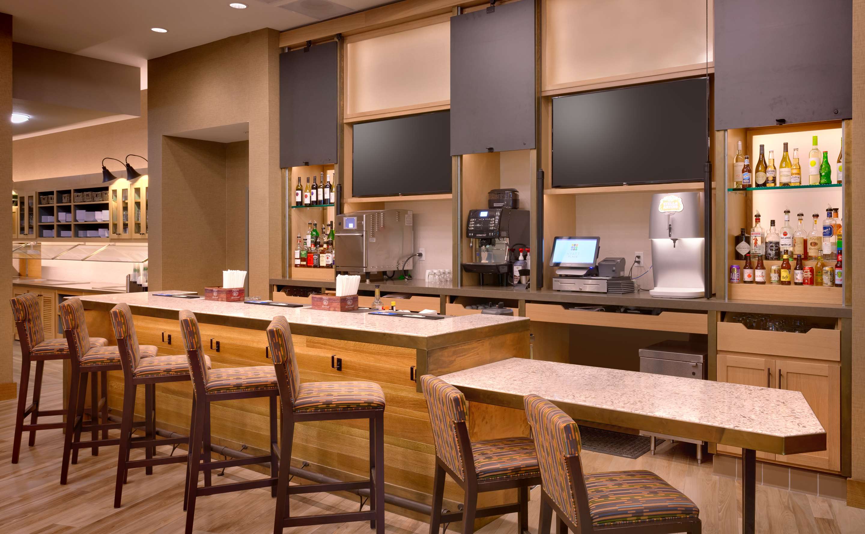 Bar Lounge | Hyatt Place Emeryville/San Francisco Bay Area
