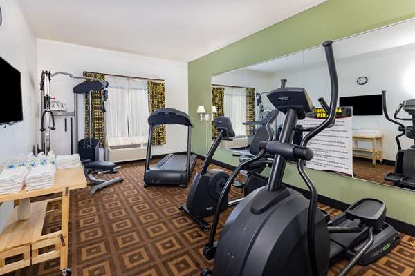 Fitness/ Exercise Room - Baymont Inn & Suites Jesup