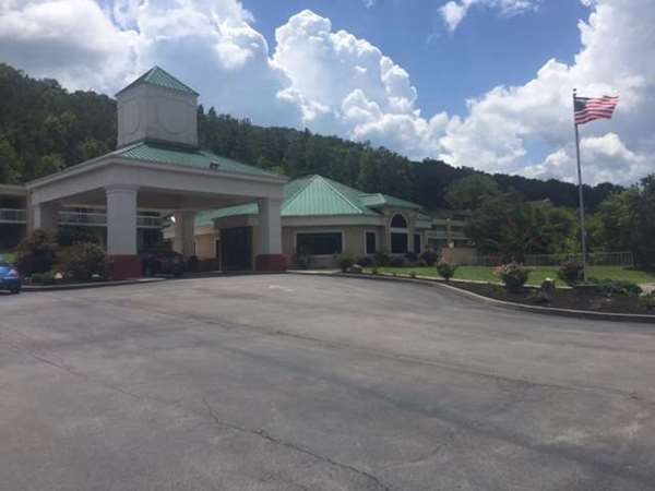 Exterior view - Baymont Inn & Suites Harriman - I-40, Exit 347