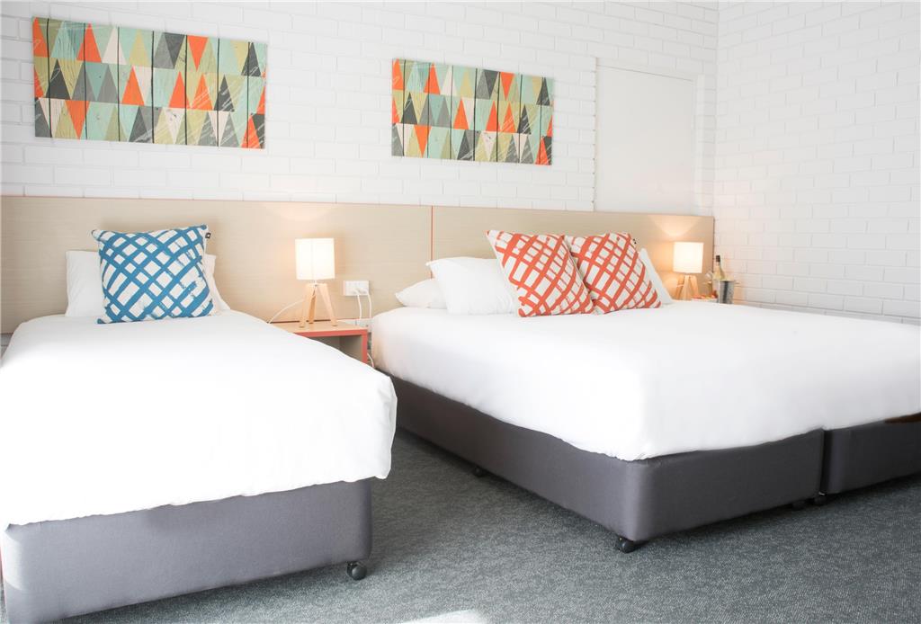 NIGHTCAP AT ARCHER HOTEL-guestroom-Guest Room,On-Site.jpg