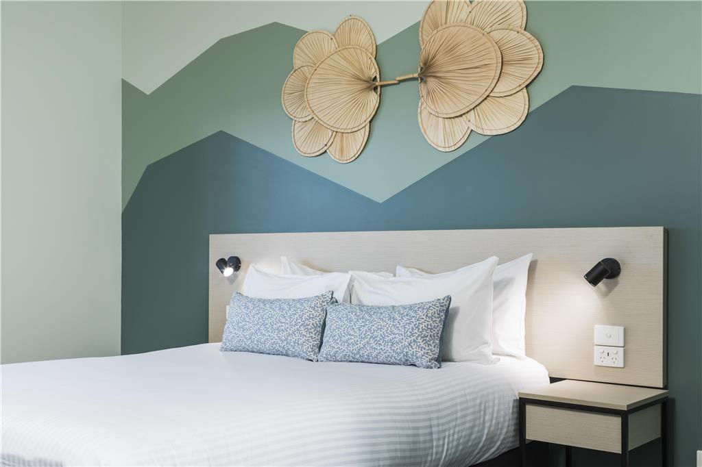 NIGHTCAP AT ATHERTON HOTEL-guestroom-Guest Room,On-Site.jpg