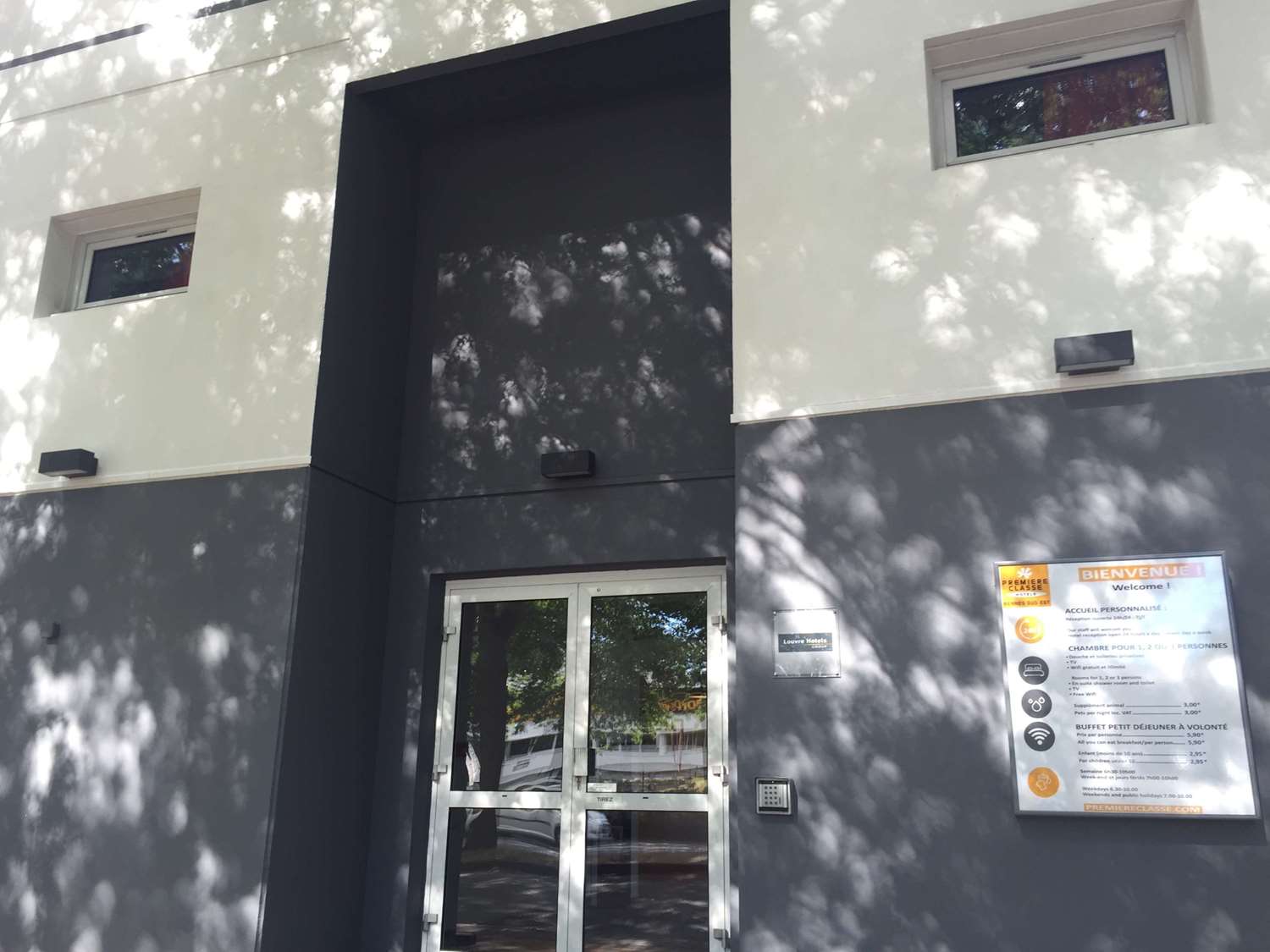 HÔTEL PREMIERE CLASSE RENNES SUD EST - Hôtel PREMIERE CLASSE RENNES SUD EST_ Extérieur Entrée