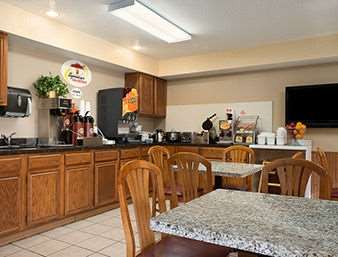 Restaurant - Baymont Inn & Suites Cedar Rapids