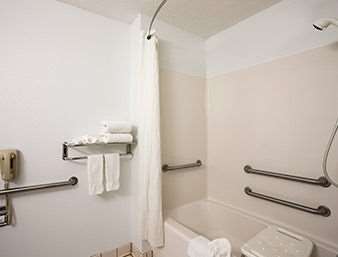  - Baymont Inn & Suites Cedar Rapids